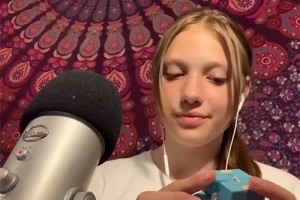 德国妞QQ弹舔耳