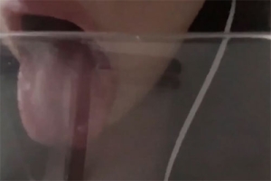 Yuuu-女仆镜头舔